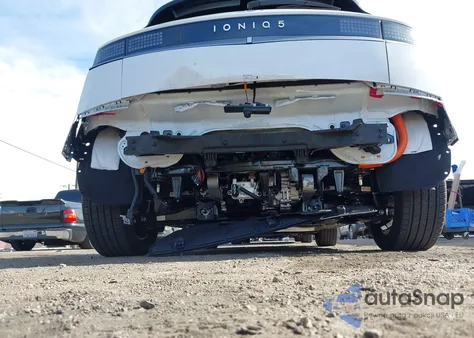 2025 Hyundai Ioniq 5 Se Standard Range z USA, uszkodzony, nr VIN 7YAKM4DB3SY027044